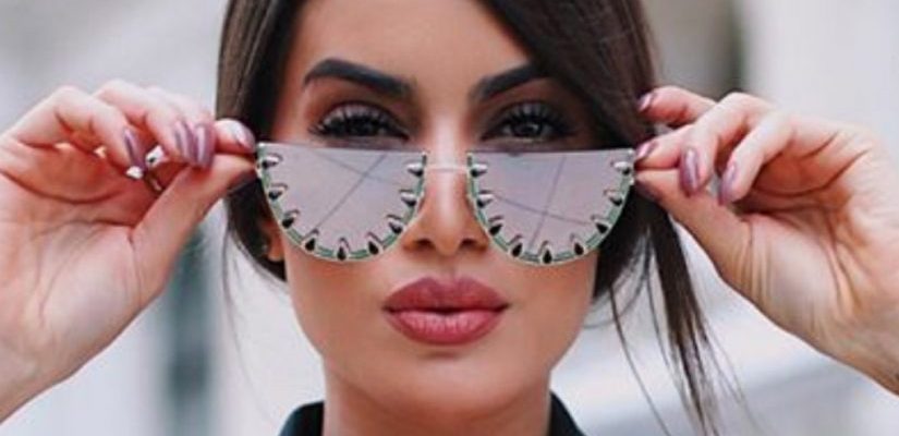 Рыжая девушка арт 18. 3 lady. Тэбика лого. 3 lady. Lady dmc 3.