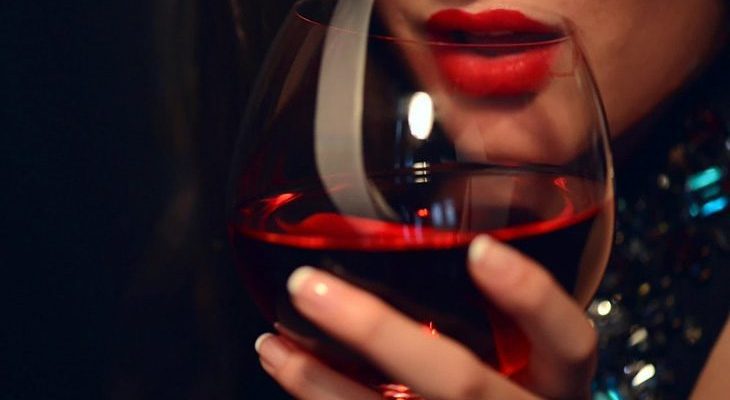 В красном вине нашли вещество, отключающее тревогу и даже депрессию