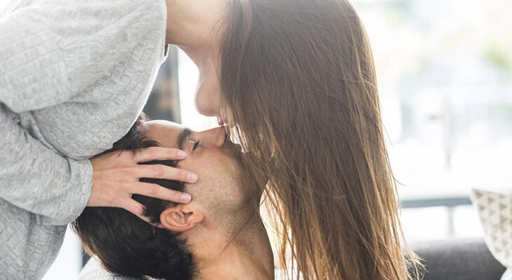 11 признаков в переписке, что мужчина в вас по уши влюблен